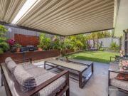 WALK TO CAFES, PARKS & THE BROADWATER STYLISH DUPLEX...