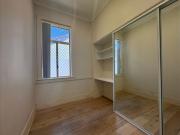 Walk to Meadowbank Train Station & Ferry | Massive...