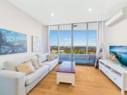 Walk to Rail | City & Water View| Pool & Gym | Study...