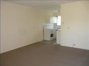 WALK TO REDCLIFFE BEACHES, SHOPS & TRANSPORT