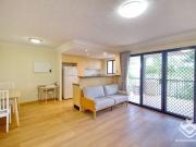 Walk to UQ, Furnished Two bedrooms two bathrooms