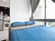 Walking Distance to Mall, Shop lots & University!