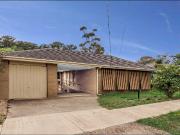 Walking distance to Sunbury Central Shopping Centre and...
