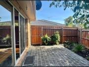 Walking distance to the beach, train & Kananook Creek