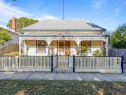 Walking distance to the CBD 2 bathrooms, 3 bedrooms