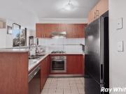 Walking distance to Train station!