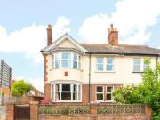 Walton Road, Aylesbury, 4 Bedroom Semi detached