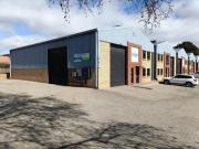 warehouse of 385 m² to let in prince.