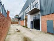 warehouse of 897 m² available for re.