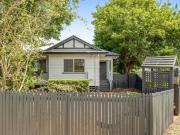 Warm and Welcoming Cottage in Convenient South Toowoomba...