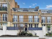 Warnes, Steyne Gardens, 2 Bedroom Flat