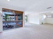 WATERFRONT, POOL & WALKING DISTANCE TO RESTAURANTS,...