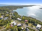 WATERFRONT WITH VIEWS TO STRADDIE WATERFRONT WITH VIEWS TO STRADDIE