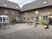 WEDOW * Charmante Maisonettewohnung mit Terrasse im Innenhof
