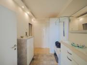 Weitblick inklusive: Helle 2 Zimmer Wohnung mit Loggia &...