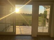 Weite Räume, klare Linien, viel Licht – großzügige...