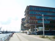 weiter Blick vom Balkon Hafen Elbe, repr. Büros...