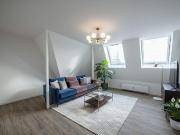 Weitläufige Dachgeschoss Wohnung: 8 Zimmer + 4 Bäder +...