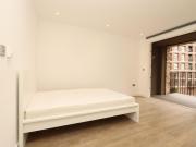 Welcoming bedroom with ensuite bathroom in Peckham Has a...