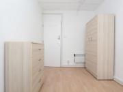 Welcoming double bedroom close to the Queen Mary... Welcoming double bedroom close to the Queen Mary...