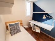 Welcoming single bedroom in a 7 Bedroom apartment, close...