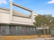 Welcoming Start for Families or Investors 19 Gilded Way,...