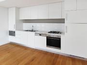 Well Maintained 2 Bed with Parking!