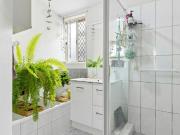 Well Maintained 3 x 1 Unit in Quiet Complex Break Lease