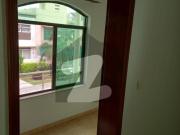 Well Maintained 7 Marla House in Phase 6 4 Bedrooms with...