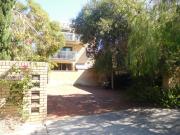 Spacious Apartment in Prime University Precinct Location