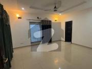 Well Maintained Bungalow With Modern Amenities And Prime...