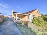 Well Maintained Gem with Excellent Location & Lifestyle...