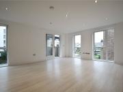 Well presented 3 bedroom second floor apartment set...