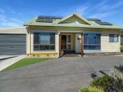 Well Presented Home with Multiple Living Options!