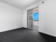 Well Presented Modern One Bedroom Apartment