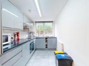 Well presented three bedroom in Notting Hill
