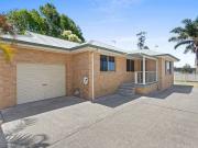 Well Presented Three Bedroom Villa with Lake Views