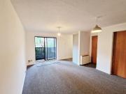 Well presented unfurnished ground floor studio apartment...