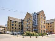 Wellington Way, London E3, 2 bed flat to rent, £2,400...