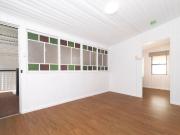 West End Cottage in Unbeatable Location!