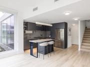 West Half 1 Bedroom 1 Bath | Aj6