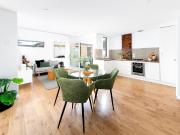 West Melbourne Wonder in the heart of it all!