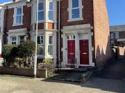 Westbourne Avenue, Gateshead NE8 3 bed flat to rent £650...