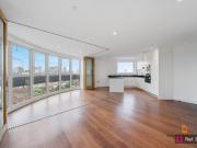 Western Gateway, London E16, 2 bed flat to rent, £2,400...