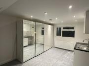 Westleigh Gardens, Edgware HA8, Studio to rent, £1,300...