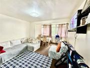 Weydown Close, London SW19, 2 bed flat to rent, £1,750...