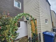 Whetstone 3 bed end of terrace garden & parking