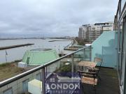 Whole 2 Bed, 2 Bath Flat With Balcony & Parking