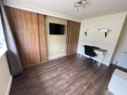 Whole Mid terrace house for rent