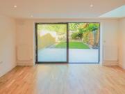 Whole Property to Let – Lovely 3 Bedroom Flat